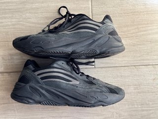 Zapatillas Adidas Yeezy Boost 700 V2