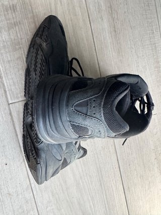 Zapatillas Adidas Yeezy Boost 700 V2