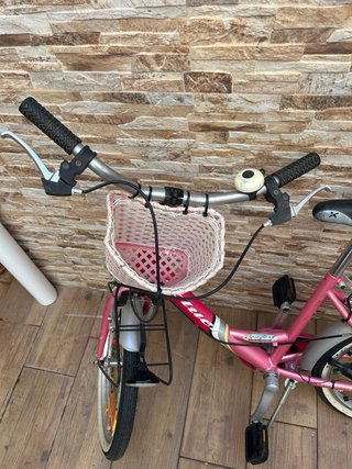 Bicicleta COLVER rosa. cesta y ruedines. niña
