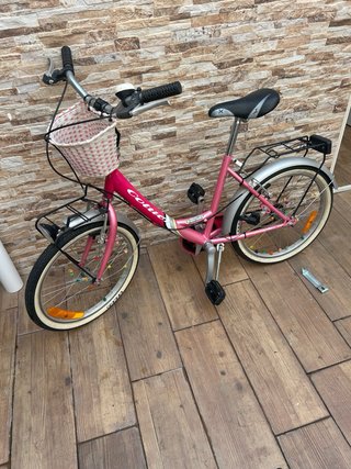 Bicicleta COLVER rosa. cesta y ruedines. niña