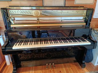 Piano Acústico Kawai XO-5 + banqueta
