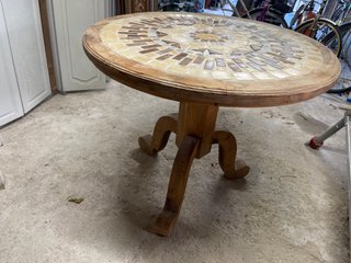 Mesa redonda madera y mosaico