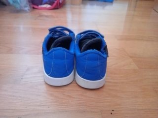 Zapatillas Adidas niño azul y naranja.TALLA 33