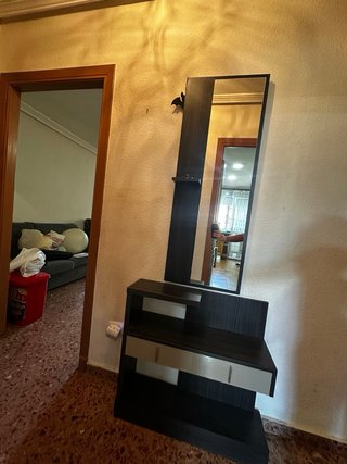 Recibidor moderno con espejo