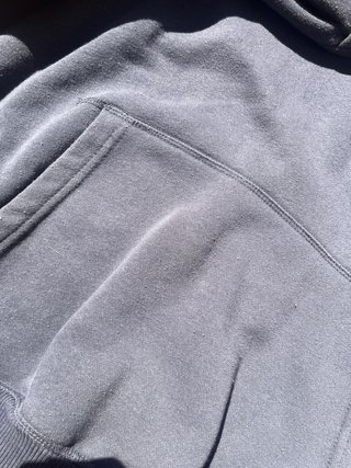 Sudadera STWD gris con logo bordado