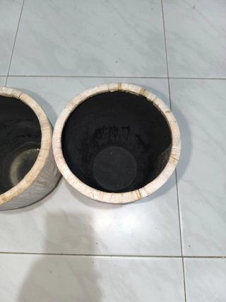 2 Vasi in legno beige e nero