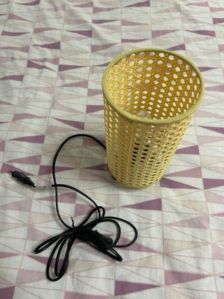 Lámpara de mesa ratán y metal
