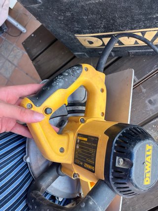 Sierra Circular DeWALT - Buen Estado