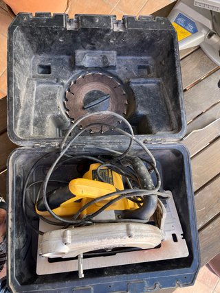 Sierra Circular DeWALT - Buen Estado