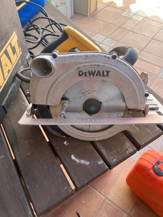 Sierra Circular DeWALT - Buen Estado