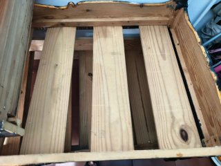 Mtarba de madera tallado