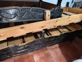 Mtarba de madera tallado