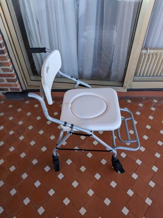 Silla ruedas ducha/WC como nueva