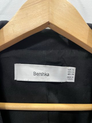 Americana Bershka negra oversize