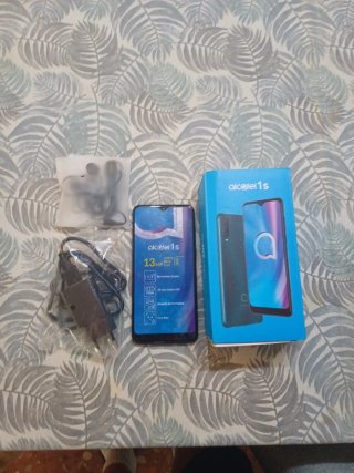 Alcatel 1s Negro Nuevo + Cargador y Cascos