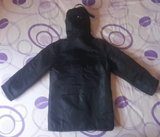 Parka Negra con Capucha y Forro