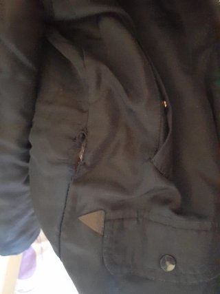 Parka Negra con Capucha y Forro