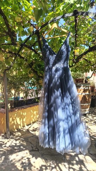 Vestido de fiesta azul con pedrería