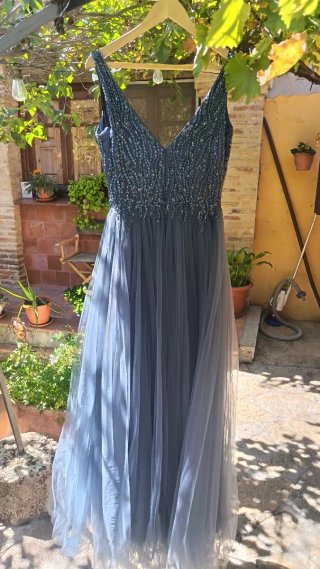 Vestido de fiesta azul con pedrería