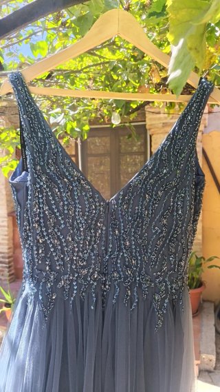 Vestido de fiesta azul con pedrería