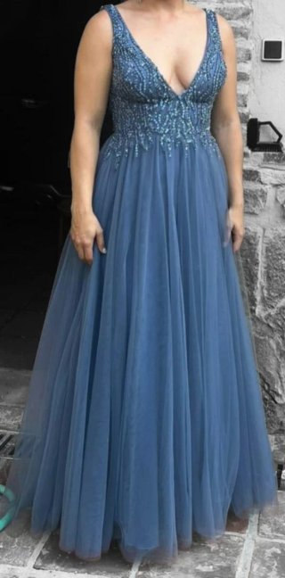 Vestido de fiesta azul con pedrería