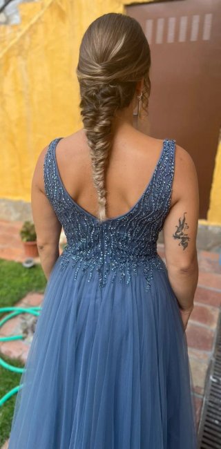 Vestido de fiesta azul con pedrería