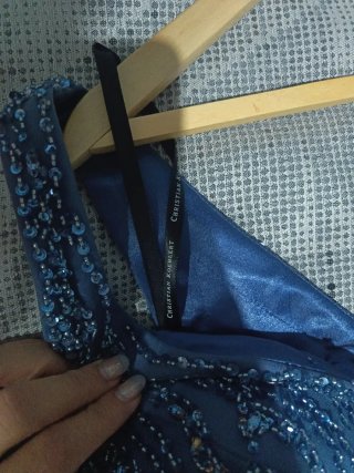 Vestido de fiesta azul con pedrería