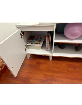 Mueble TV blanco con tapa efecto mármol