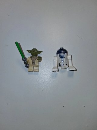 Lego Star Wars Caza de Yoda 75390