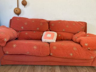 Sofá naranja 2-3 plazas