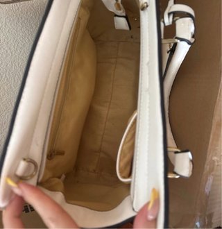 Bolso blanco con detalle M