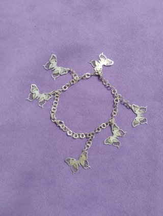 Pulsera con dijes de mariposas