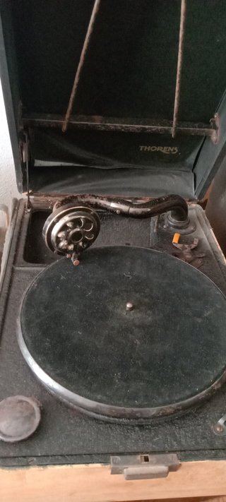 Gramófono antiguo THORENS