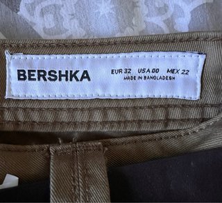 Minifalda Bershka verde militar con cinturón