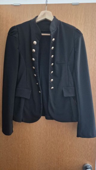 Chaqueta militar negra botones dorados
