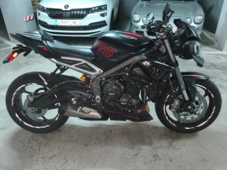 Triumph Street Triple 765 RS Negra
