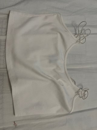 Top blanco de tirantes