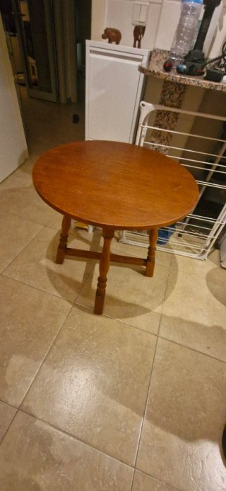 Mesa redonda de madera
