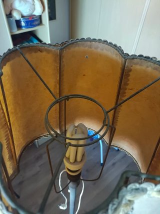 Lampada da terra vintage in ottone e carta beige