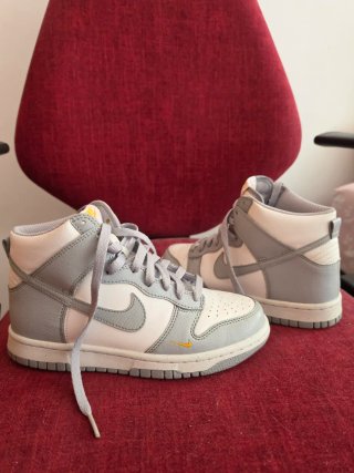 Nike Dunk High Gris y Blanco