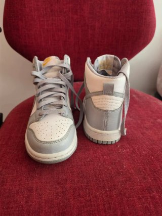 Nike Dunk High Gris y Blanco