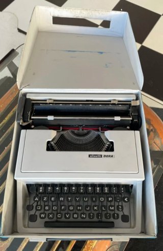 Máquina de escribir Olivetti Dora Vintage