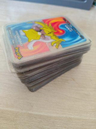 Más de 100 cartas Pokémon Lamincard