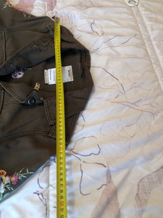 Chaqueta Bershka militar bordada Talla XS