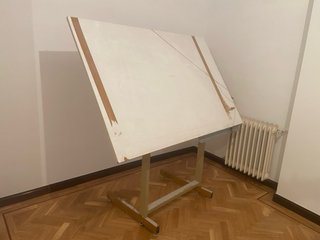 Mesa de dibujo técnico inclinable