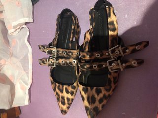 Zapatos planos leopardo con hebillas