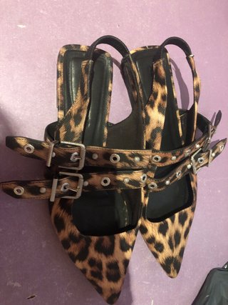 Zapatos planos leopardo con hebillas
