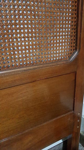 Cabecero de madera con ratán