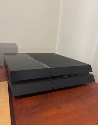 PlayStation 4 (PS4) Nera