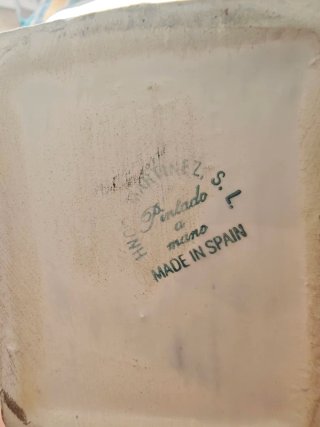 Botijo de cerámica pintado a mano.